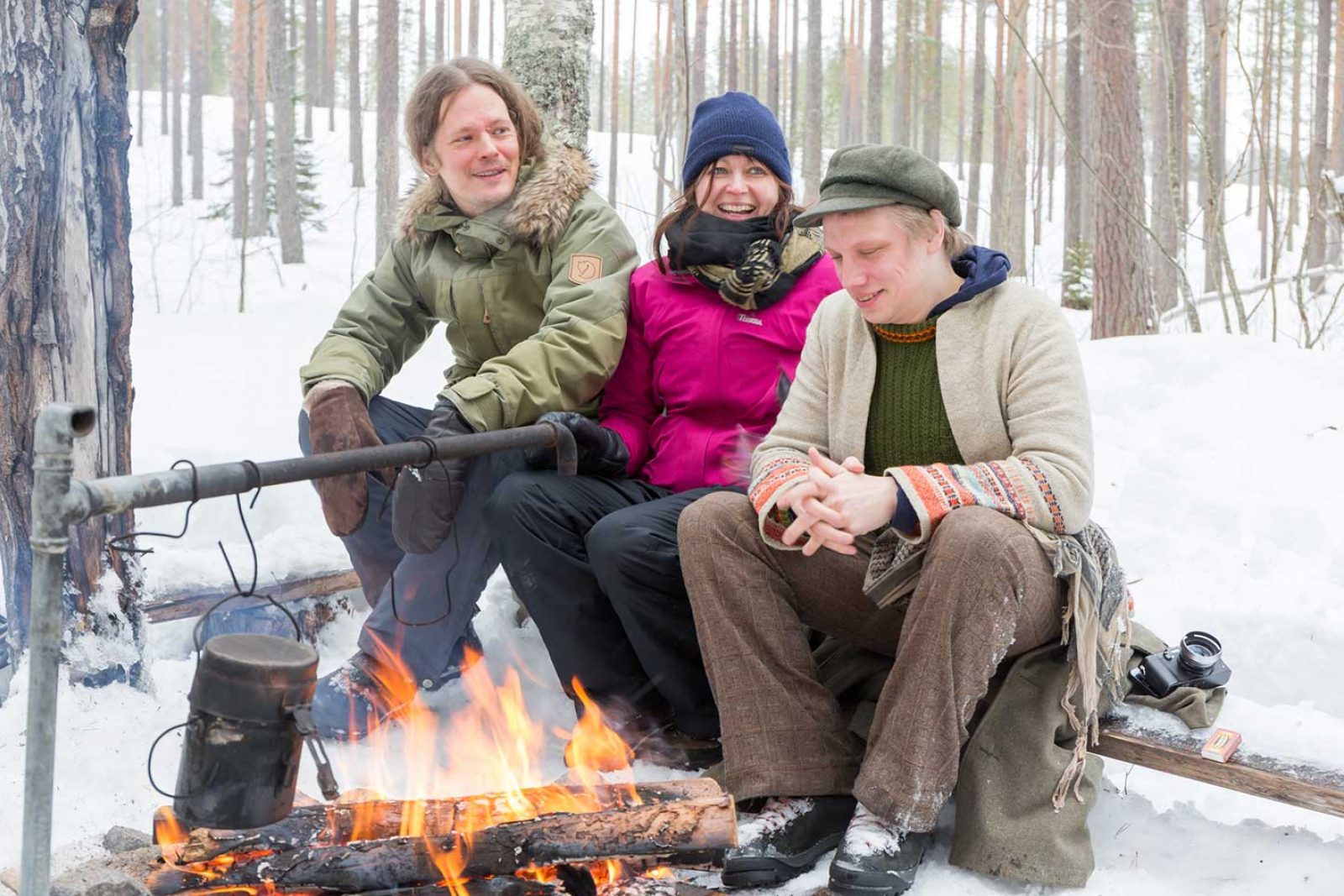 Mikael Brygger (vas), Henriikka Tavi ja Olli-Pekka Tennilä Rautiaisen myllyllä Vienan reitillä Kalevalan päivänä 2017. / Kuva: Risto Sauso